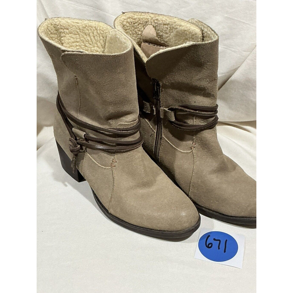 Woman’s Sporto. Lori Tan Suede Leather Size 9.5 Ankle Bootie #671